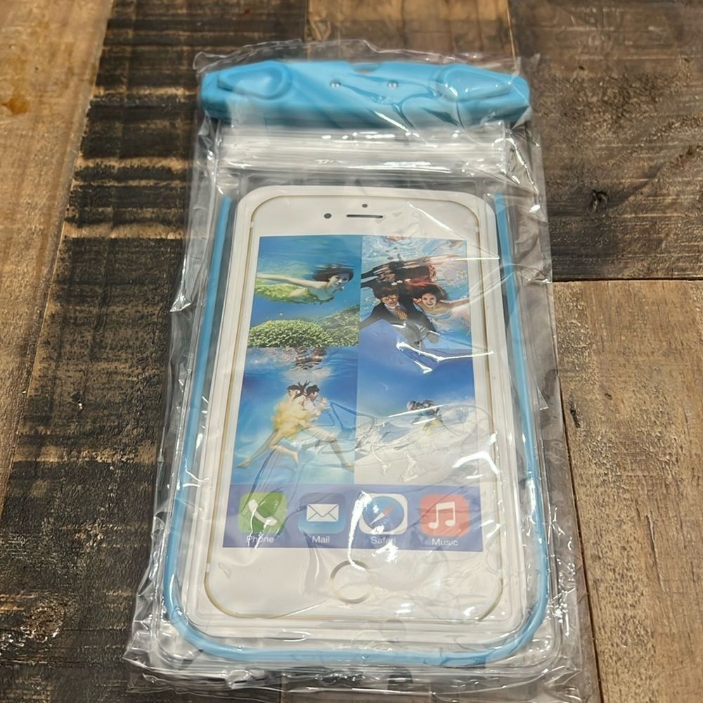 WATERPROOF CELL PHONE CASE WITH LANYARD IN BLUE